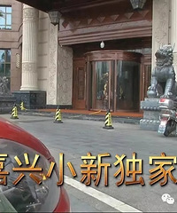 ����һ���Ӻ����ų��� Ϊ������80����ɯ����6��ŭײKTV