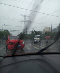 �����ˣ����Ǽ��ͼ���վ��·�� С�γ�ײ�����������