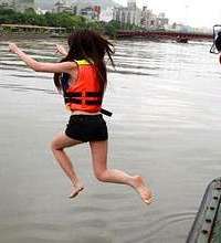 ����һŮ���������� ���º�ǰ�����������Ž�ƤЬ����