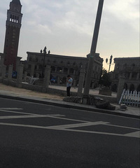 ����ĳС���㳡������ΧǽȦ������ ҵ��ŭ�ˣ�