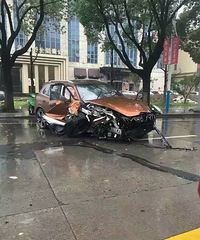 �������һ����ʱ�ݿ�����������ײ�˵�ƿ�� ��ʱ�ݳ�ͷ���ر���