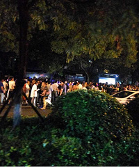 �����˹ܾ��ſ�Χ�˴�����Ⱥ ���ǳ�ɶ���ˣ�