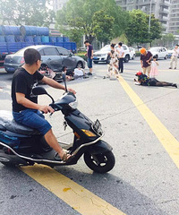 ����ͬ��·��ʢ·��������ײ