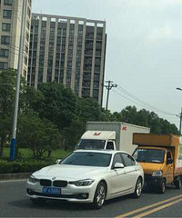 昌盛南路广穹路不到点,北向南方向汽车追尾