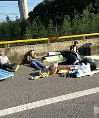 ���绦�������������ײSUV