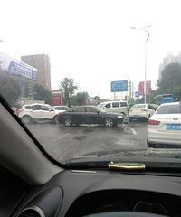 ����ͷ���ϡ��µ���ǿ��С��Ů��һ�Ƕ����顱