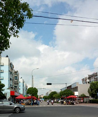 ��ԭ��·����Դ·�ڽ�ͨ�źŵƻ��ˣ�