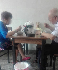 ͩ��ĳ��������˴��ų��ﹷ���� ���͹�������ͬһ���룿