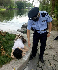 һŮͷʹҽ޹ Ȼѡ İºʩ