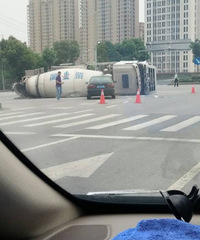 要是压住了,那不是要扁了啊!