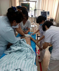 ���磡����С���ں����ƨ��Ϸˮ һ�к���������