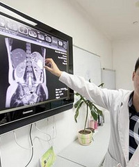 һŮ�ӻ���ȴ�Ҳ������� ҽ���򿪶��Ӻ󾪴���..