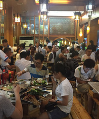 排到八点多 终于吃上了成都本土名气最大最地道的串串!