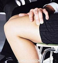 ���أ�ĳ��ó��˾�ϰ���ɧ��ӦƸŮְԱ���������¼�ع�