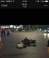 ����һ˾�����Ƽݳ�ײ�ɵ�ƿ�� ���ݺ��ֻص��ֳ�����