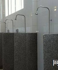 ��ѧ����¥ʵ�С���Ů��ԡ�� У��ȴ������Ӧ����