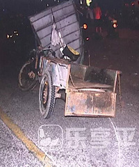 ƽ��˾��ҹ���г�ײ�����ֳ���˾������̫�ȣ��е㼱��