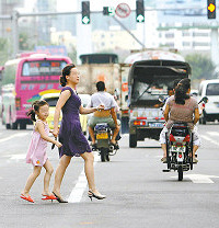 ͷһ��������ô�ֲ����£�����ײ��һ������Ƶĸ�Ů