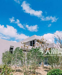 ����������һ��100000ƽ���׵���ɫ��԰�������ɶ��ɫ��