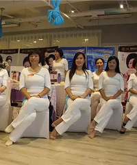 ��ǰ�����Ĺ�˾ҵ��չ���� ��һ����������һȺ��Ů��