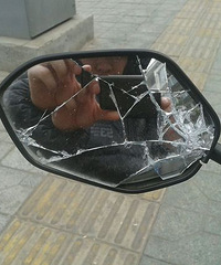 ���⾵����ײ���� �뻻һ�� ���ļ����޵�ȽϺ�