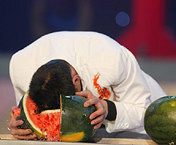 �Ұ���������������ͷ�� ���Ż����Աߴ�Ц...