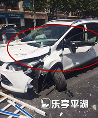 �ղ�ס���֮����ƽ��һ˾��ײ����8�λ��� ���Ҷ������ˣ�