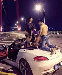 �ۣ�����һŮſ�����ڲ��������Ĵ�߶����գ��������ǡ�