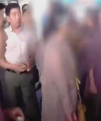 ����ĳҽԺҽ��Ů��ʿ���ֻ�վ ֻ��...