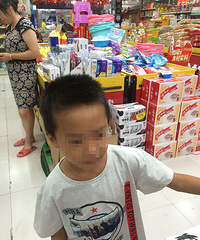 ���������˽�ͷ�и����˶�ͯ һ�ؼҾͱ��ְ���Ƥ�����