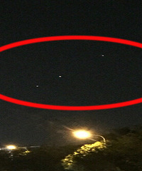 �����ڿ��У������ɫ����ҹ�����Ͽճ����ˡ�����