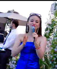 ����ʢ���������ˣ�һȺӾװ��Ů˧�羪�ֿ�����Ӿ��