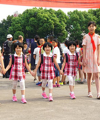 �ȷ�����ѧ��һ�죬����ʵ��Сѧ��һ�γ�������̥������������ѧ