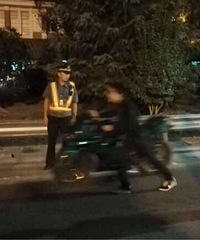 �����У����������շ�վ Ħ�г����ָ���