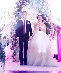 һ��Ļ��� ɫ�ʴ������滹�ǻ���һЩ�����