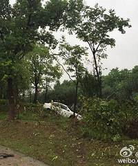 �����ж�죿�����ϱ����һ��ɫ�γ� ײ��10����е���