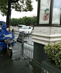 ÷���С�γ���Ħ�г�������ײ Ħ�г���ʻԱ�ɵ���һ������