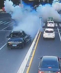 ·������3��ͻȻ��ը�����Ű屻ը�ɣ����������¯�ˡ�