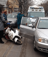 �ϰ�ͣ�� 8����ӿ�����ײ����Ѯ���� �ϰ����10���