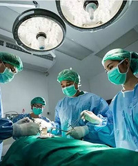 �����š������ϲ�����ʱ������м�ᴩ �͵�ҽԺ��.....