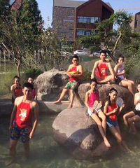 ����������һȺ�����˴��Ƕ���ơ�� ������ģ���ˮǹս