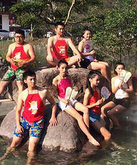 ����һȺ�����˴��Ƕ���ơ�ƣ�������ģ���ˮǹս