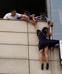 ���ˣ���������18�껨����Ů  ����һԾˤ��5¥