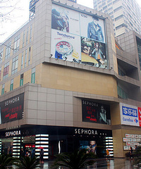 ������Թ㳡����Ҫ�����ˣ���˵Ҫ�������;�Ʒ���ʳ���