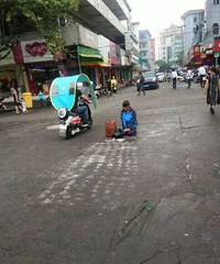 �������ƭ�ӣ�ͩ�綫�˲˳���10������Ů�����������