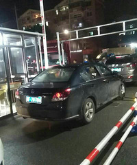 ����ĳС��δ��֪ͨǿ���迨�շ� ������ҹ�µ�����