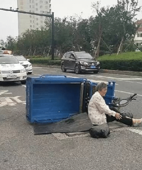 ��̫̫����ײ��ͩ��˾��ײ���ﳵ��̫ ���Ѵ��С�ı�����Ħ��