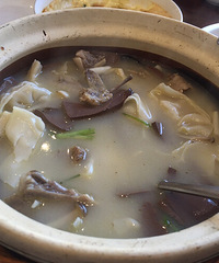 ��ĳ�͹ݻ�78���˷���Ѽ��  ��ֻ����8��Ѽ����