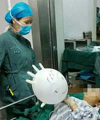 ����ĳҽԺ��ůһĻ�������ױ���Ц������