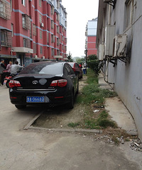 ��ǨС���̻���ͣ��λ  ֻ����һ��¥����ͬ��Ϳ����ˣ�